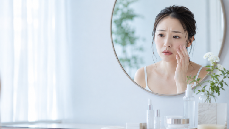 たるみ毛穴の原因と対策｜頬の毛穴が縦長に目立つ理由を解説